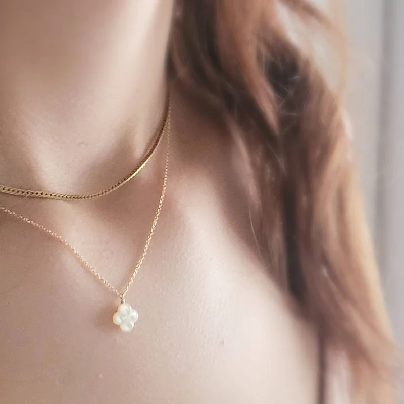 Dainty Mother of Pearl Necklace