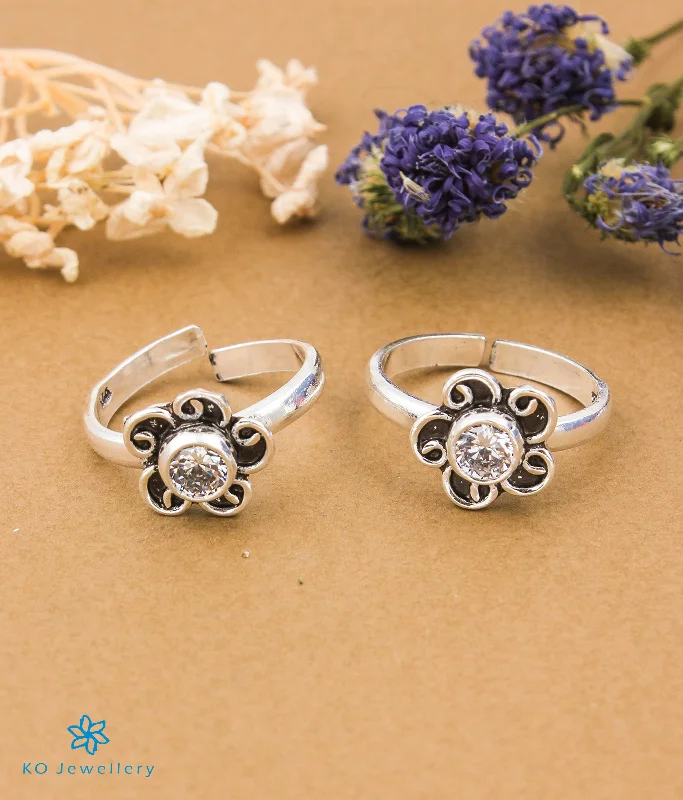 The Manasa Silver Toe-Rings (White)